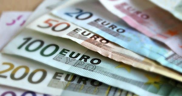 Combien De Français Investissent En Bourse Combien de billets dans une liasse de banque ? - Invistita